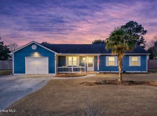 319 Riggs Rd, Hubert, NC 28539