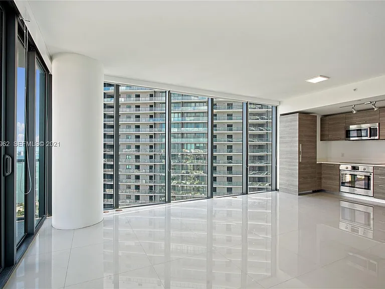 650 NE 32nd St #4000 — Photo 8