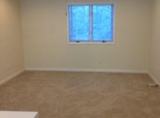 24 Longhorn Ln, East Setauket, NY 11733