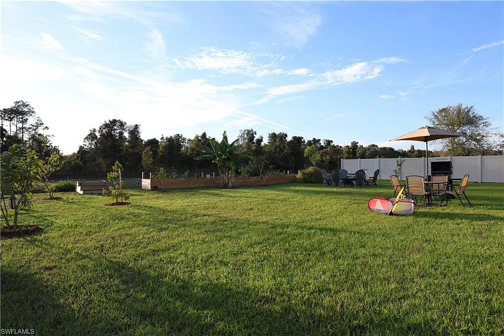 3 bed, 2.0 bath, 1270 sqft, $4,000 — Photo 3
