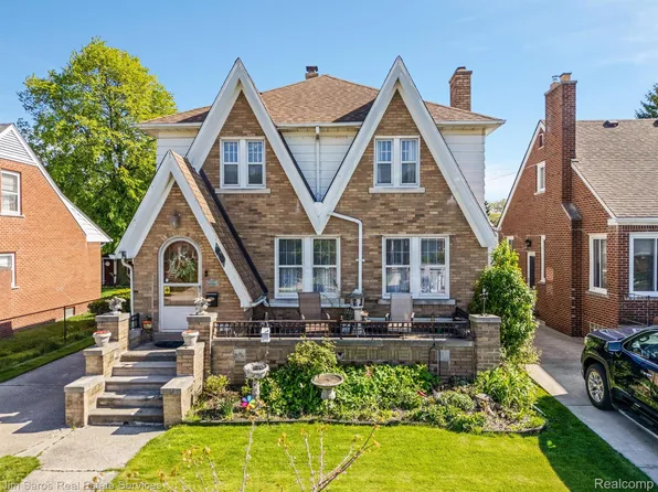 7436 Coolidge Ave, Center Line, MI 48015