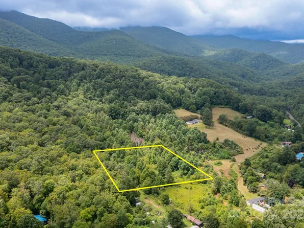 99999 Rock Creek Rd, Burnsville, NC 28714