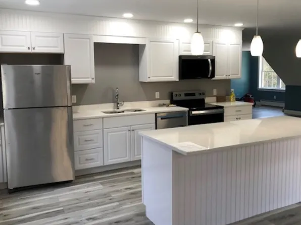 13 Wildflower Dr, Dayton, ME 04005