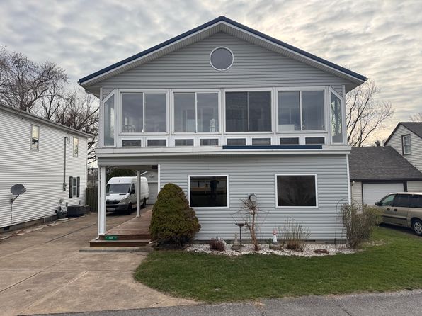 1404 E Bayview Dr