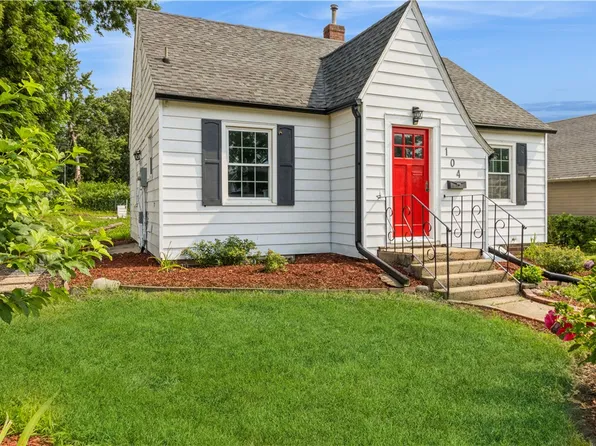 104 W Henderson Ave, Indianola, IA 50125
