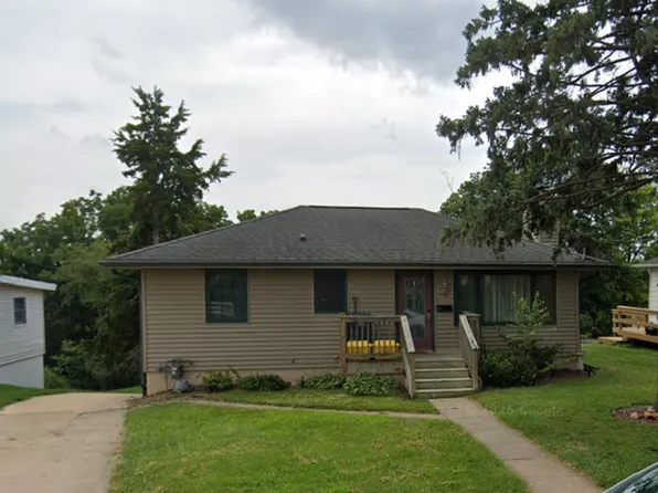 770 Kane St, Dubuque, IA 52001