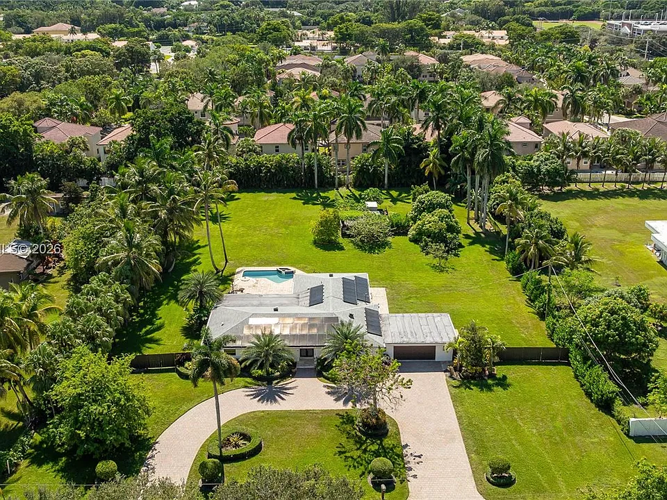 11700 NW 4th St