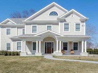 10 Elizabeth Ln, Riverside, CT 06878