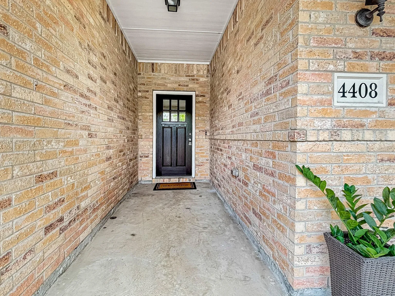 4 bed, 2714 sqft, $2,800 — Photo 3
