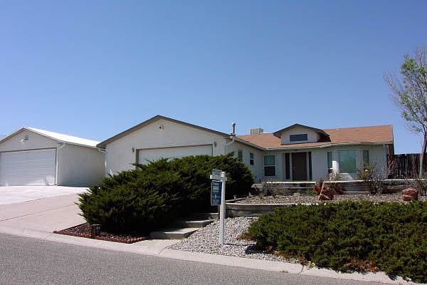 896 Cascade SE