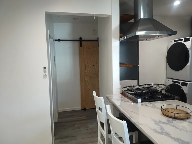 11334 1/2 Emelita St — Photo 5