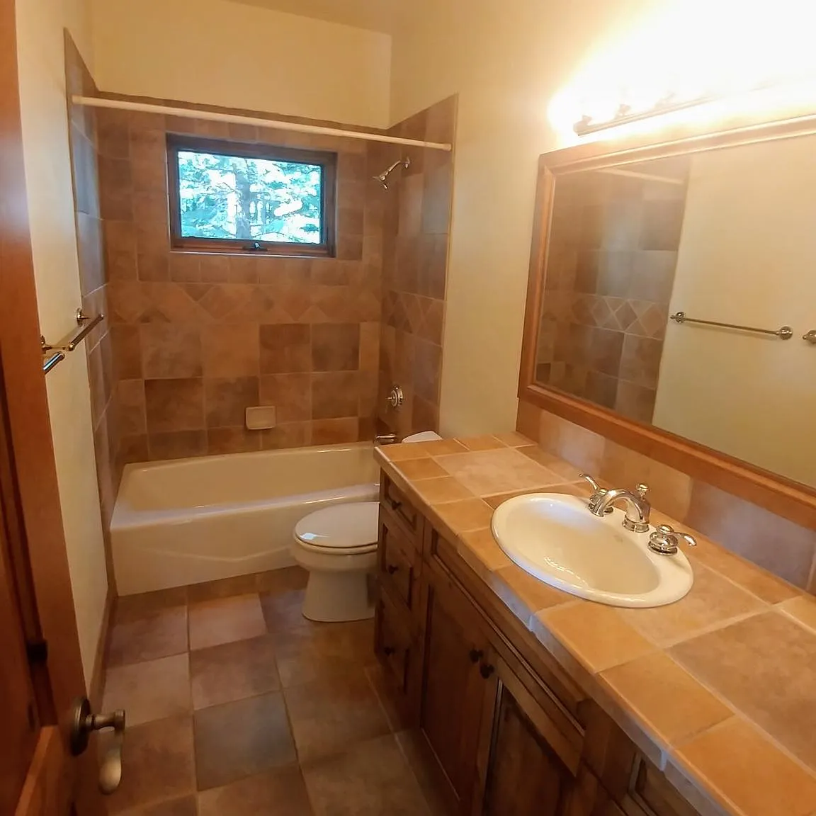 5 bed, 2.5 bath, 3429 sqft, $12,000 — Photo 3