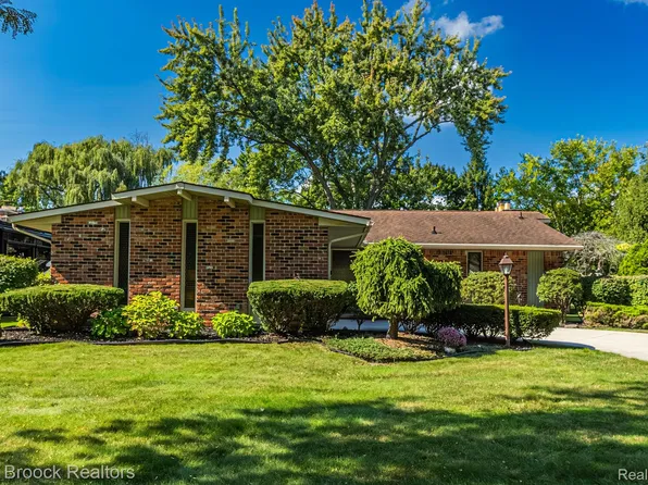 17397 Parklane St, Livonia, MI 48152