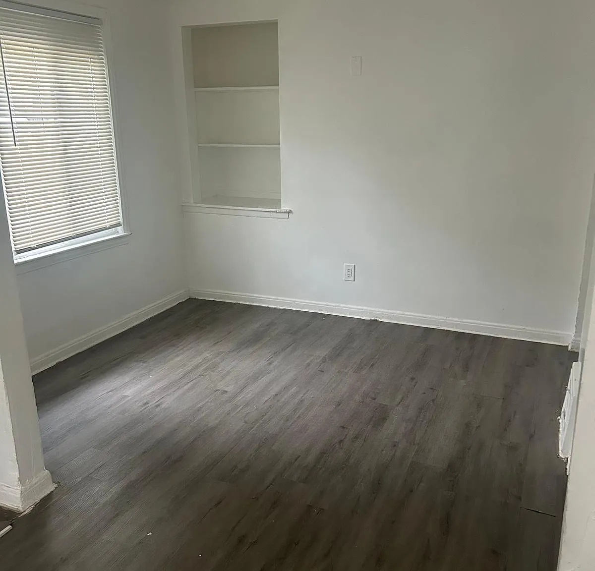 3 bed, 911 sqft, $1,400 — Photo 2