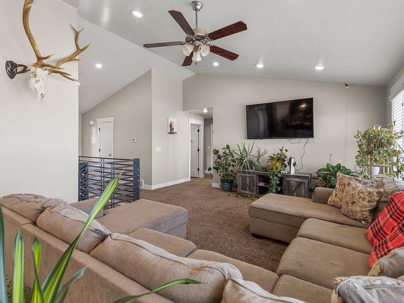 4th image of 463 S Trejo Rd