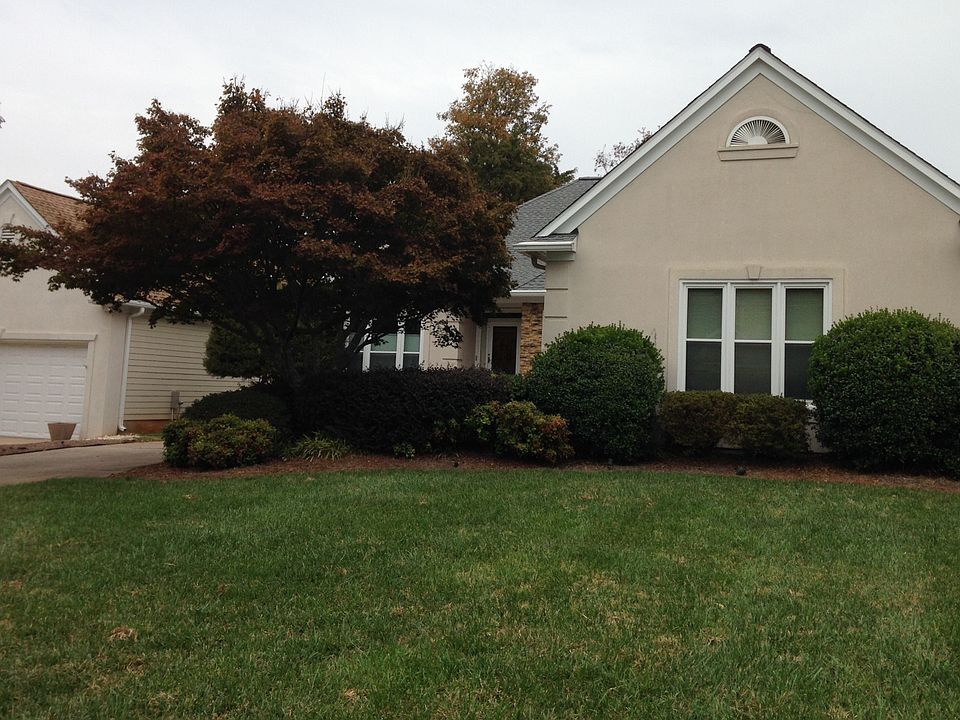 Front Of Home/Beautiful Yard