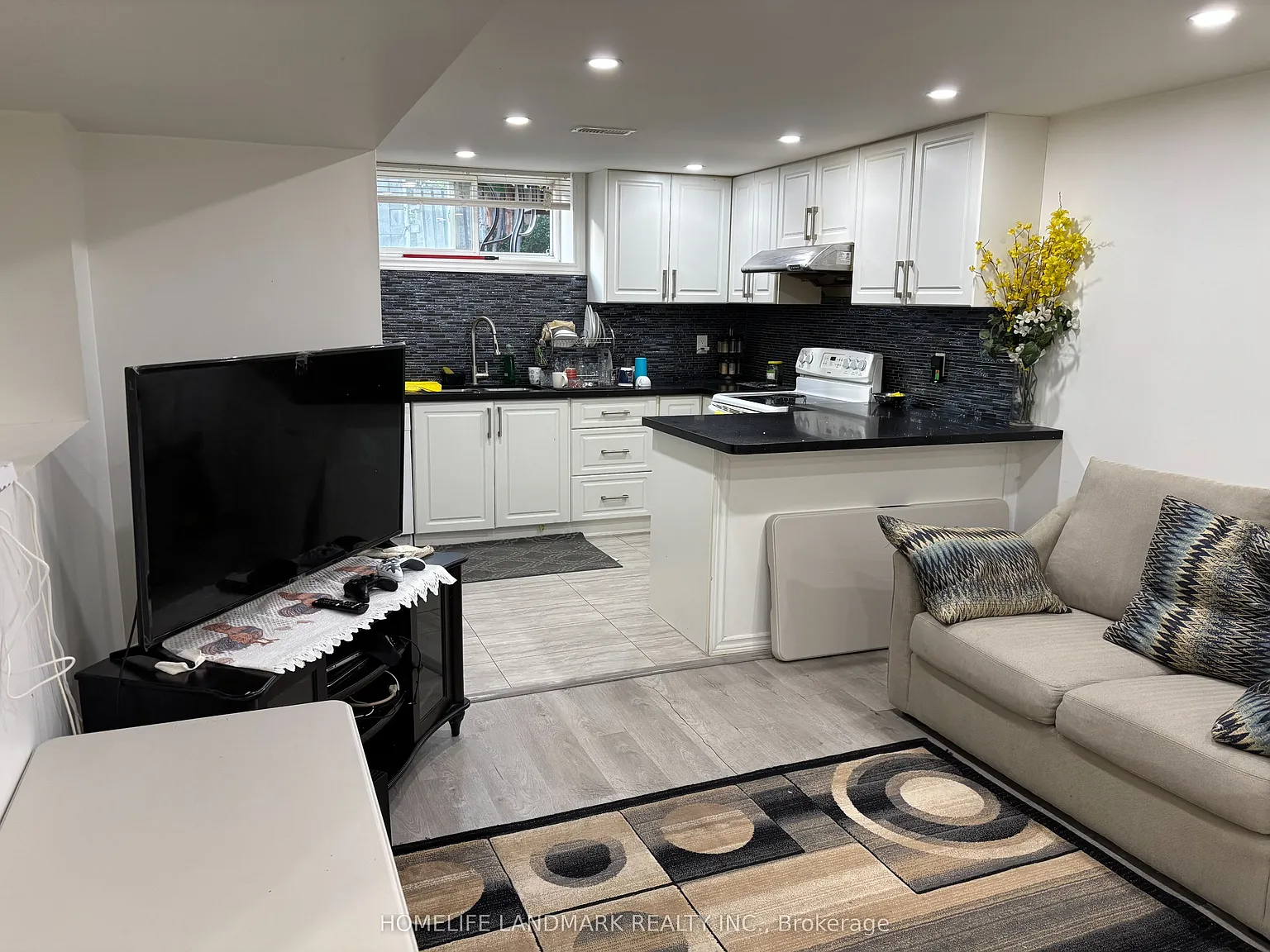 3 bed, $1,900 — Photo 4
