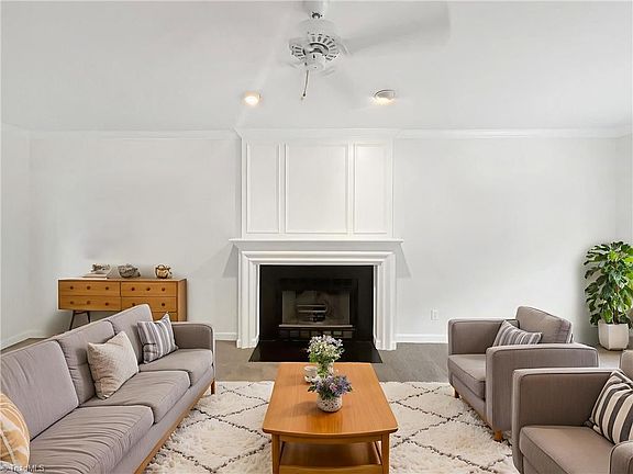 2nd image of 309 Saddlebrook Cir