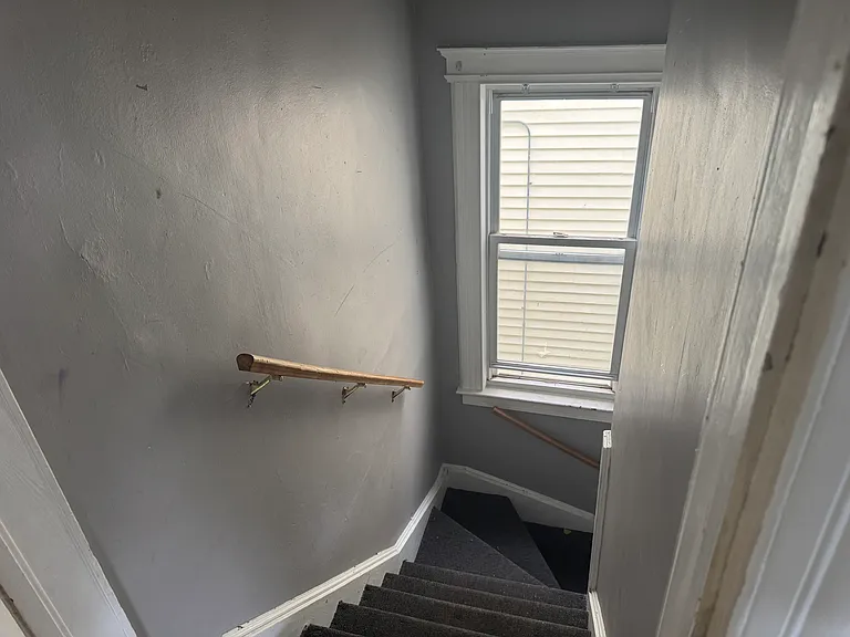 Stairway (apartment on the 2nd floor)