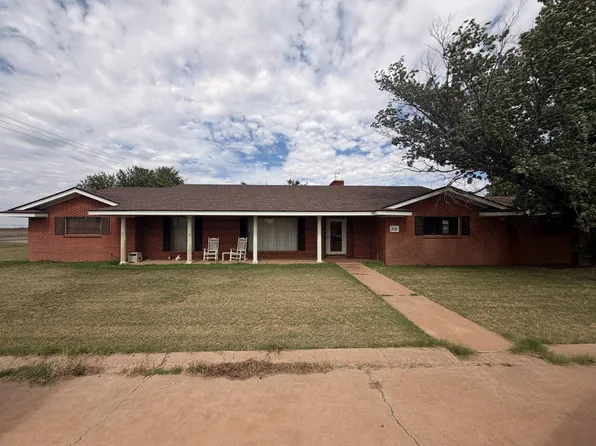910 6th St, Farwell, TX 79325