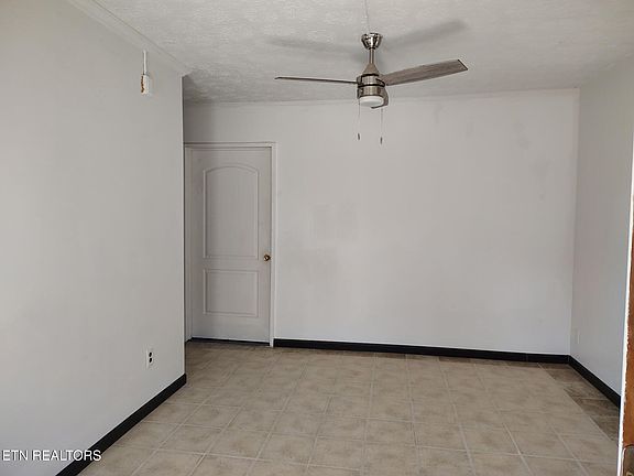 3rd image of 4321 Stone Mountain Rd