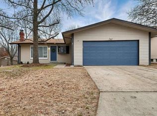 19 Debbie Dr, Saint Peters, MO