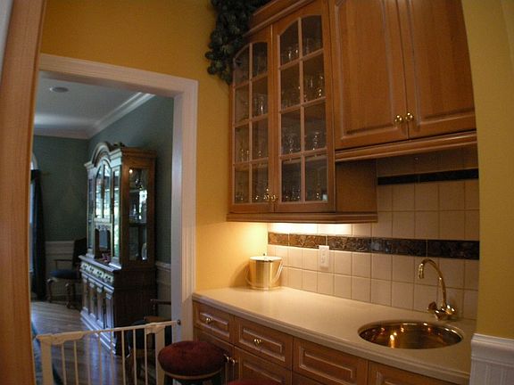 4th image of 19 Forest Hill Dr
