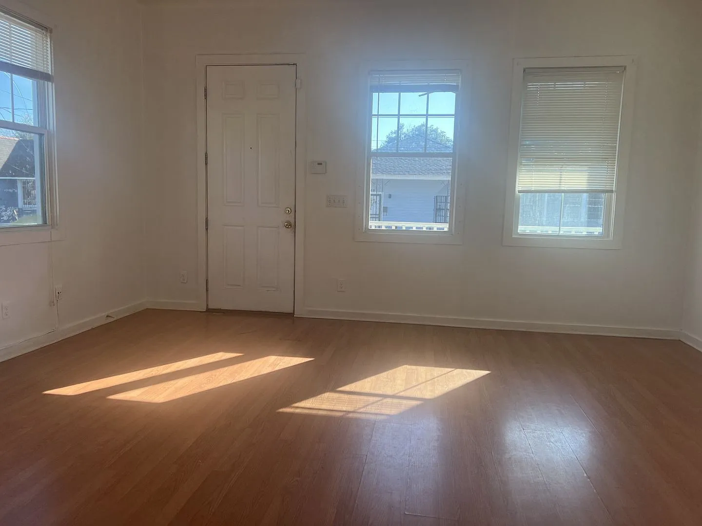 Cute pet friendly 2 bedroom single family home — Photo 2