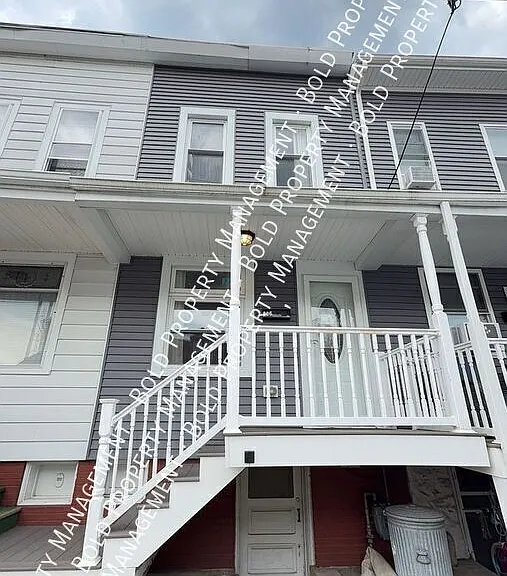 906 Walnut St — Photo 1
