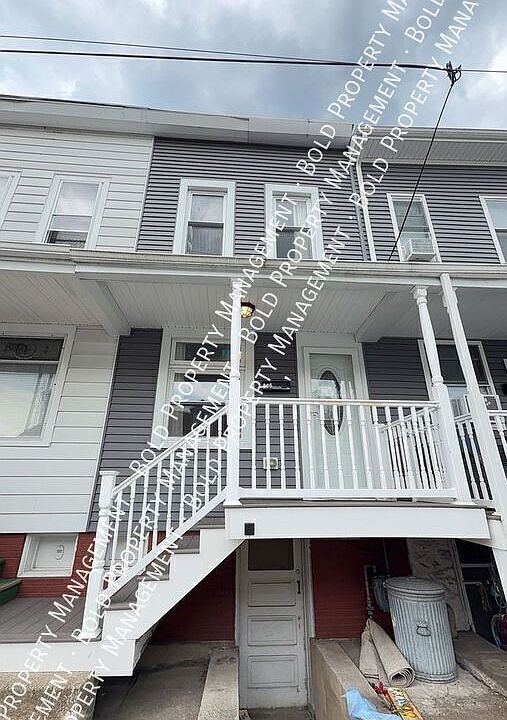 1st image of 906 Walnut St