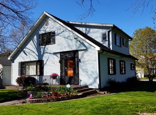 1067 Edgemere Dr, Rochester, NY 14612