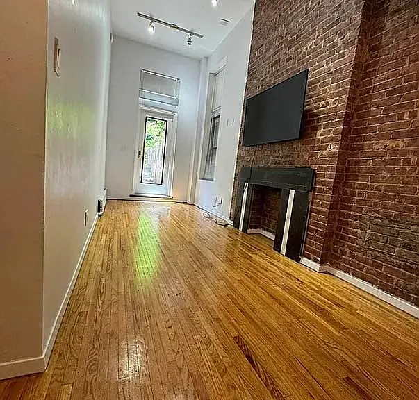 370 W 46th St #R — Photo 13