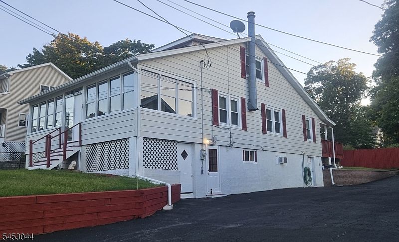 1st image of 34 Outlook Ave