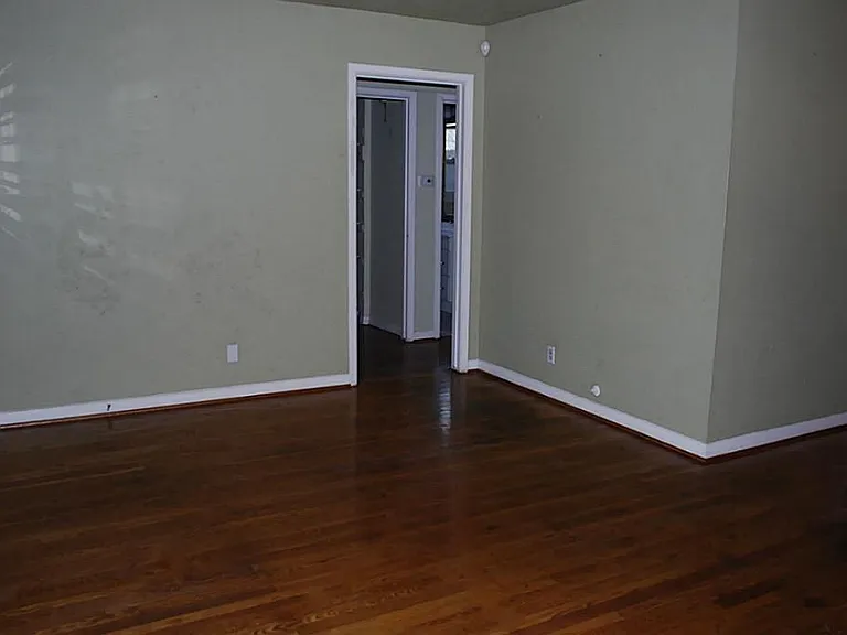 6611 Housman St — Photo 3