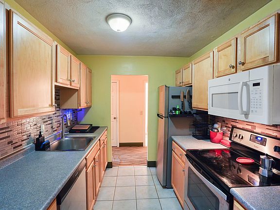 5th image of 11 Strawberry Bank Road #17
