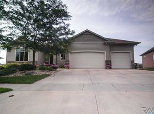 2048 S Abbeystone Ct, Sioux Falls, SD 57110