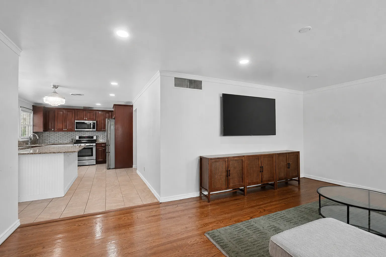 6 bed, $6,000 — Photo 4