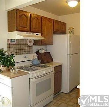 kitchen stove.jpg