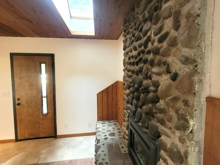 1327 Toledo St — Photo 8