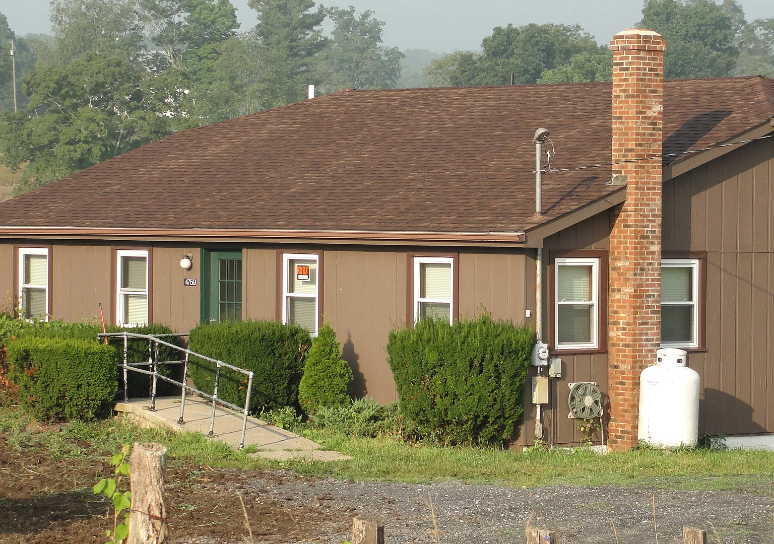 3 bed, 1600 sqft, $1,000 — Photo 1