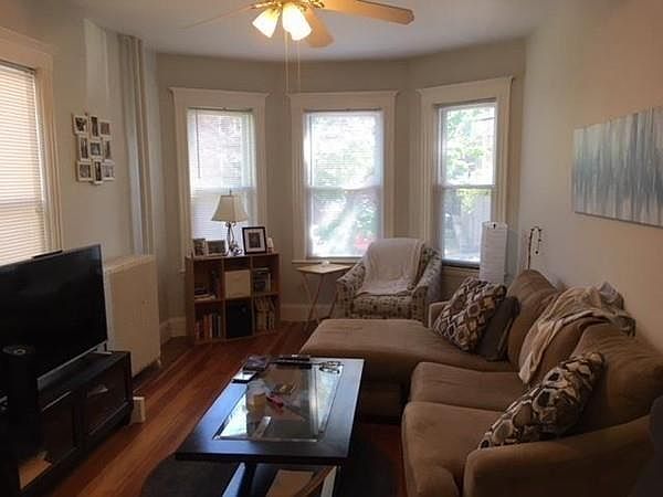 1st image of 37 Bartlett Cres #1