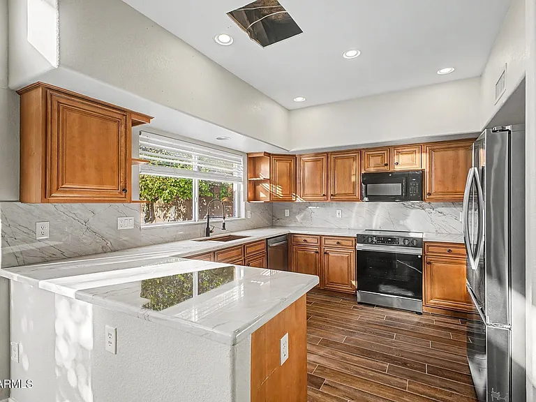 4522 E Rowel Rd — Photo 10