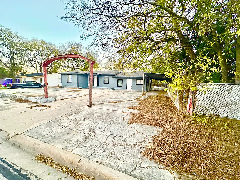 104 E Fowler Ave — Photo 48