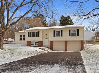 42 Winterset Dr, Rochester, NY 14625