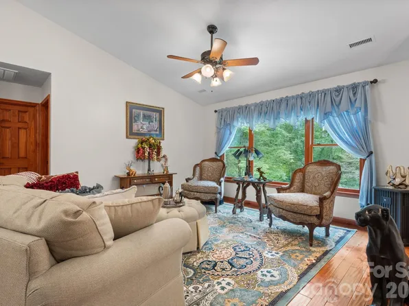 2956 Indian Grave Rd, Lenoir, NC 28645