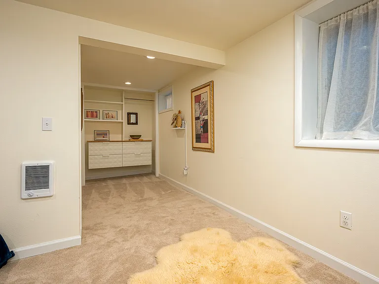 8922 SE Market St — Photo 27