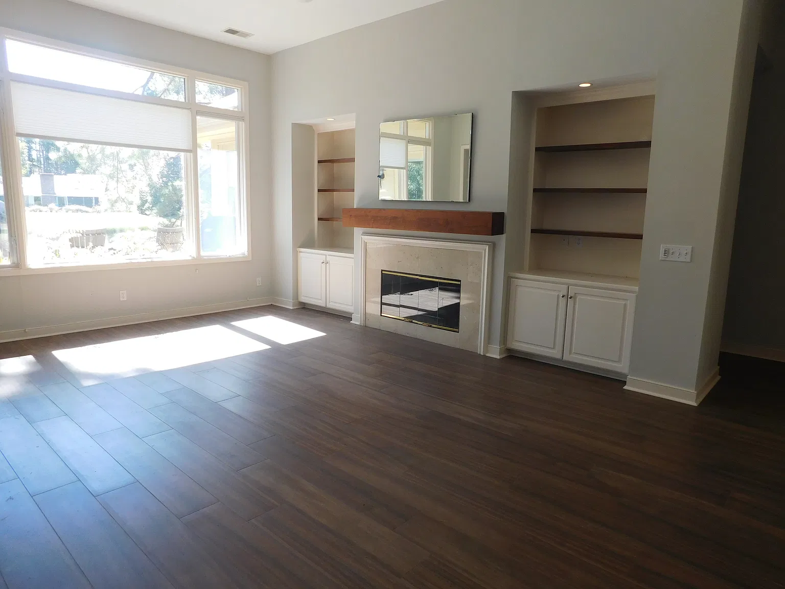 3 bed, 2421 sqft, $5,400 — Photo 4