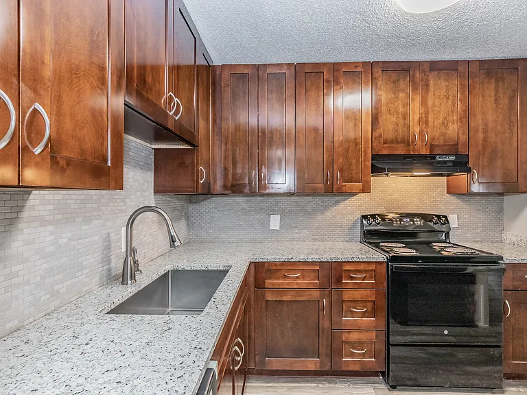 Verano Oaks Apartments — Photo 34