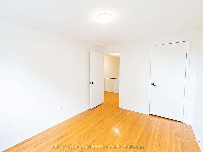 20 Terra Rd #UPPER — Photo 16
