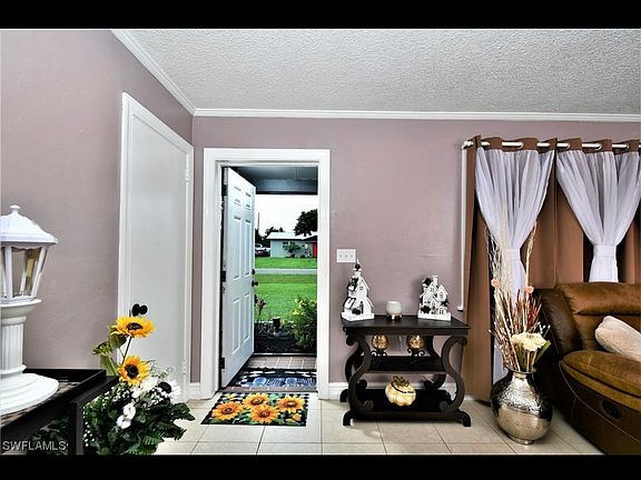 4th image of 1313 Barnsdale St